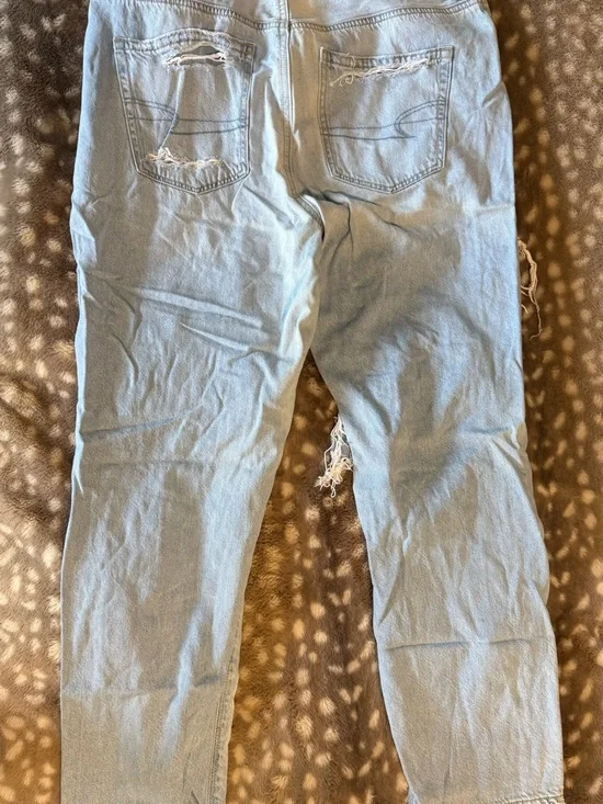 American Eagle Outfitters Light Blue Ripped Mom Straight Leg Jeans - Picture 2 of 2